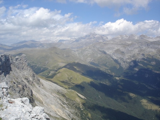 Vista de Ordesa desde la cumbre de Castillo Mayor