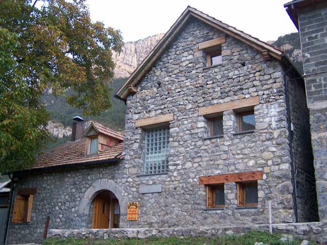 albergue borda miguela en saravillo