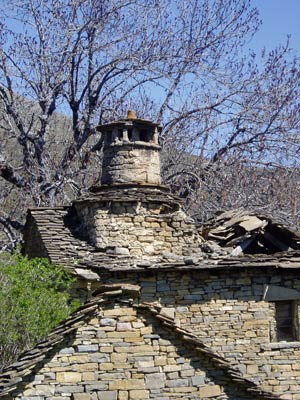 Chimena de una casa de Escartín