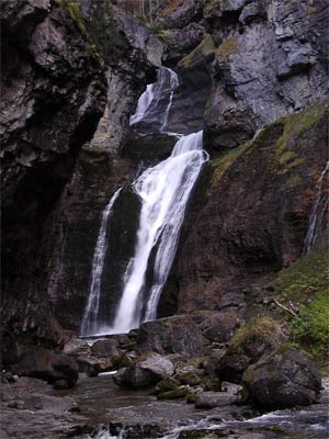 Cascada del Estrecho. Valle de Ordesa Cascada del Estrecho. Valle de Ordesa