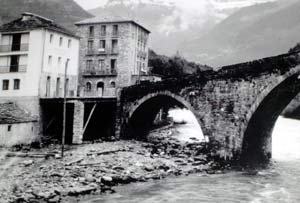 Puente de Broto. Al fondo Ordesa Puente de Broto. Al fondo Ordesa