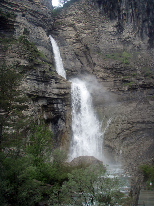 cascada de sorrosal en broto